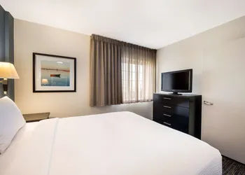 Sonesta Simply Suites Birmingham Hoover hotel thumbnail 3