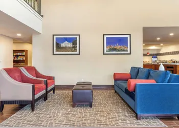 Comfort Suites San Antonio Airport North hotel thumbnail 2