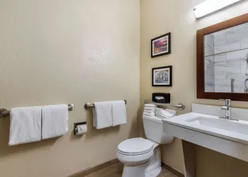 Comfort Suites San Antonio Airport North hotel thumbnail 4