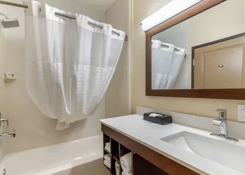 Comfort Suites San Antonio Airport North hotel thumbnail 6