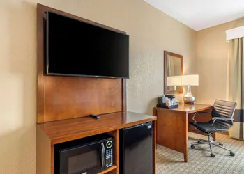Comfort Suites San Antonio Airport North hotel thumbnail 8
