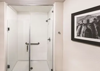 La Quinta by Wyndham San Antonio by Frost Bank Center hotel thumbnail 6