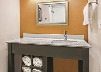 La Quinta by Wyndham San Antonio by Frost Bank Center hotel thumbnail 8