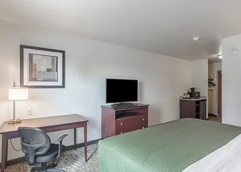 Cobblestone Inn & Suites - Guernsey hotel thumbnail 5
