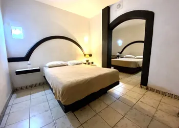 Hotel Plaza Morelia hotel thumbnail 5