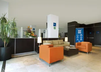 One Toluca Aeropuerto hotel thumbnail 3