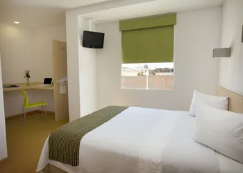 One Aguascalientes Sur hotel thumbnail 7
