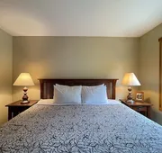 Whispering Pines hotel detail image 4