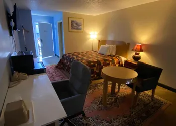 Lake Country Inn hotel thumbnail 4