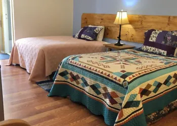 Lake Country Inn hotel thumbnail 7