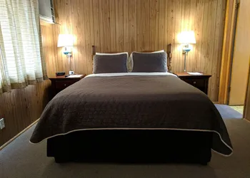 Lakeview Motel hotel thumbnail 4