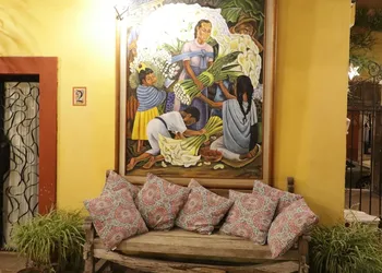 Casa Mia Suites hotel thumbnail 2
