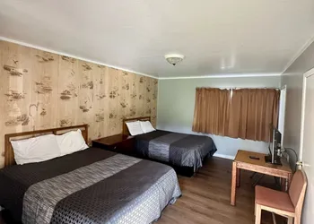 Lone Pine Motel hotel thumbnail 4