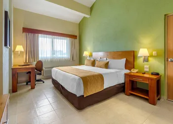 Comfort Inn Puerto Vallarta Golfside & Marina hotel thumbnail 5