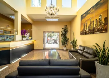 Maywood Inn hotel thumbnail 6