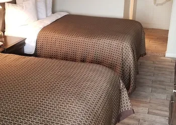 Ocean Waves Hotel hotel thumbnail 4