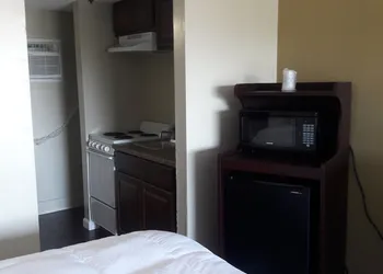 Ocean Waves Hotel hotel thumbnail 5
