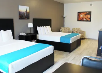 Roadhouse 52 Inn & Suites hotel thumbnail 2