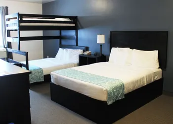 Roadhouse 52 Inn & Suites hotel thumbnail 3