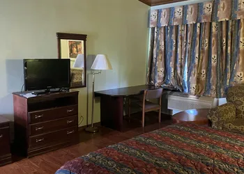 Town & Country Motel hotel thumbnail 3