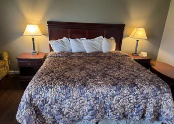 Town & Country Motel hotel thumbnail 4