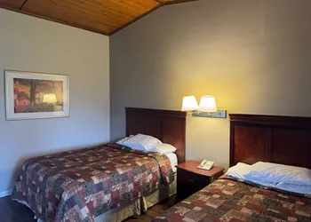Town & Country Motel hotel thumbnail 5
