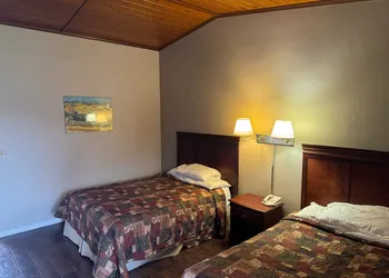 Town & Country Motel hotel thumbnail 7