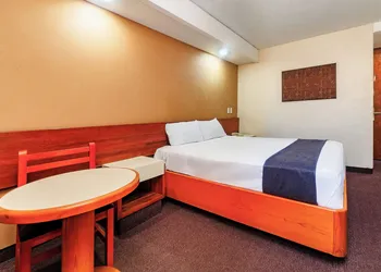 OYO Hotel Hidalgo hotel thumbnail 7