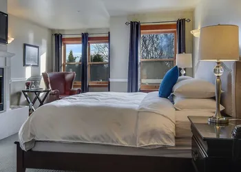 The Wild Iris Inn hotel thumbnail 4