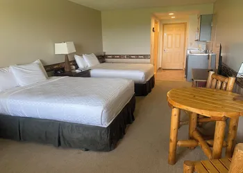 August Lodge Cooperstown hotel thumbnail 6