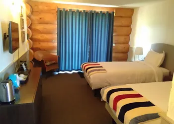 Cariboo Log Guest House hotel thumbnail 5