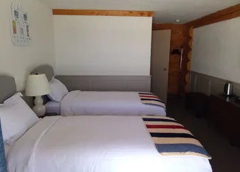 Cariboo Log Guest House hotel thumbnail 6