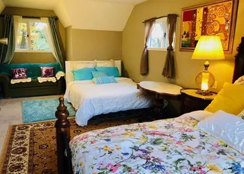 The Sunshine House hotel thumbnail 2