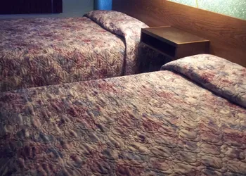 Mile Zero Motor Inn hotel thumbnail 3