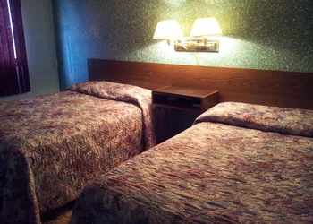 Mile Zero Motor Inn hotel thumbnail 4