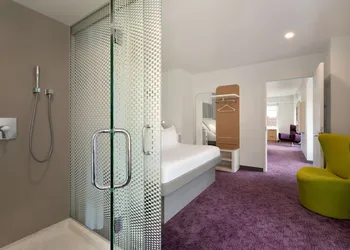 YOTEL Boston hotel thumbnail 3
