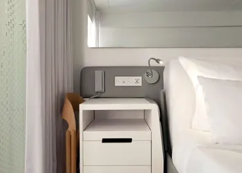 YOTEL Boston hotel thumbnail 8