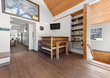 Apex Mountain Lodge hotel thumbnail 4