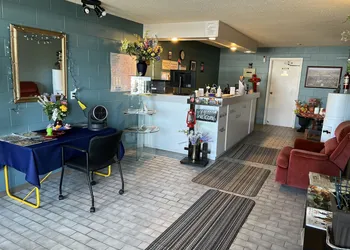 Earlton Motel hotel thumbnail 2
