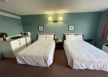 Earlton Motel hotel thumbnail 6