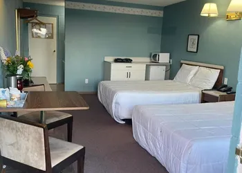 Earlton Motel hotel thumbnail 8