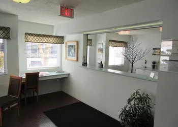Lake Cowichan Lodge hotel thumbnail 2