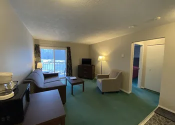 Lake Cowichan Lodge hotel thumbnail 5
