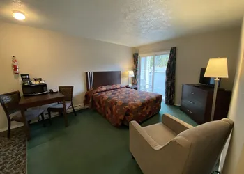 Lake Cowichan Lodge hotel thumbnail 6