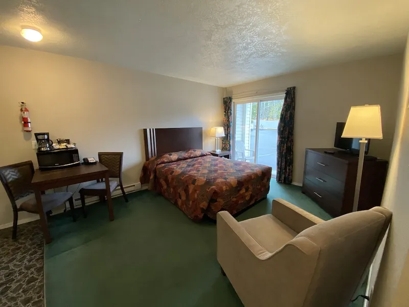 Lake Cowichan Lodge hotel detail image 6