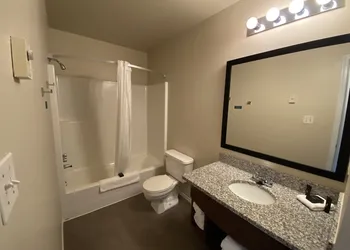 Lake Cowichan Lodge hotel thumbnail 7