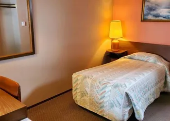 Sea Raven Motel hotel thumbnail 2