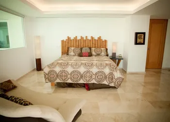 Shangri La Penthouses by Cheap Getaway hotel thumbnail 7