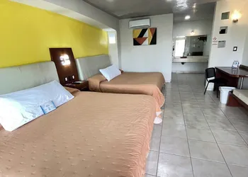 Hotel Splash Inn hotel thumbnail 3