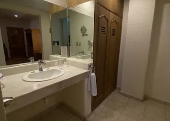 Hotel Lagos Inn hotel thumbnail 5